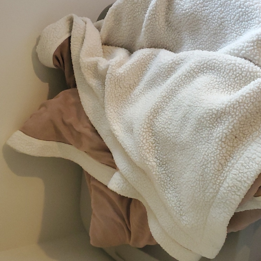 Sherpa fleece throw